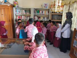 Kunjungan Siswa SD N Karangmojo II di Perpusdes Griya Ilmu